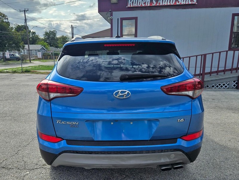 Hyundai Tucson Vehicle Image 04