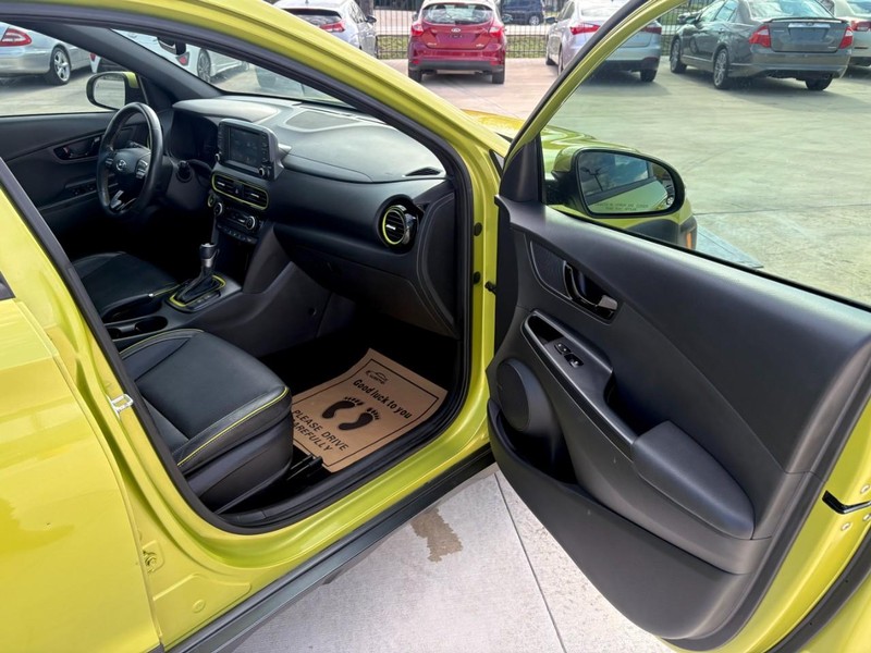 Hyundai Kona Vehicle Image 09