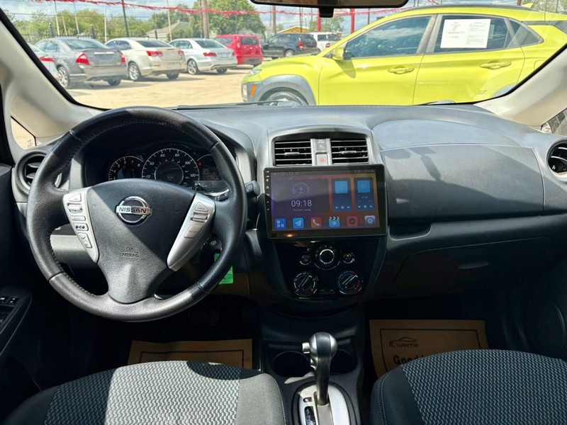Nissan Versa Note Vehicle Image 09