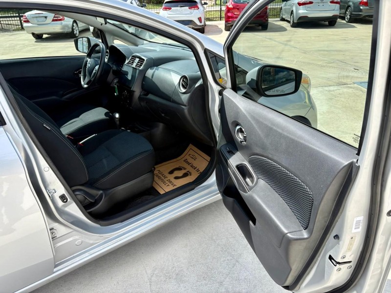 Nissan Versa Note Vehicle Image 11