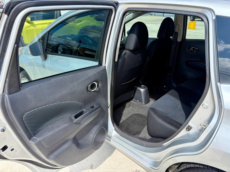 Nissan Versa Note Vehicle Image 12