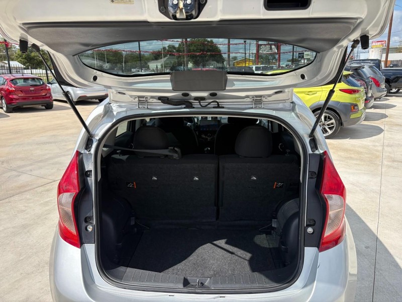 Nissan Versa Note Vehicle Image 16