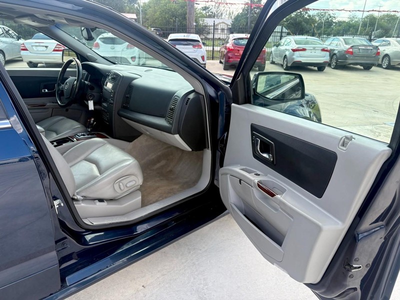 Cadillac SRX Vehicle Image 11