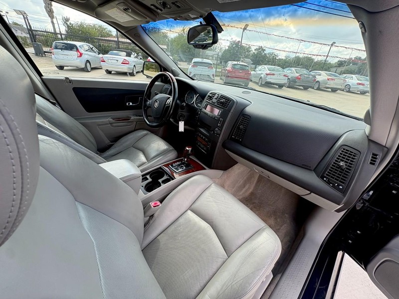 Cadillac SRX Vehicle Image 12