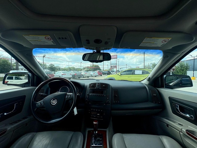 Cadillac SRX Vehicle Image 13