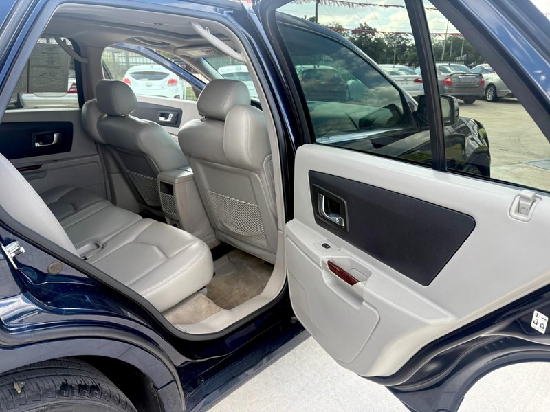 Cadillac SRX Vehicle Image 16