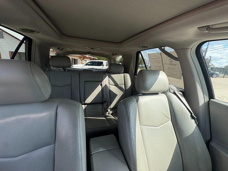 Cadillac SRX Vehicle Image 18