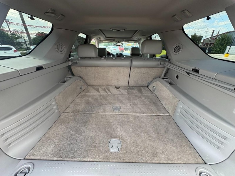 Cadillac SRX Vehicle Image 19