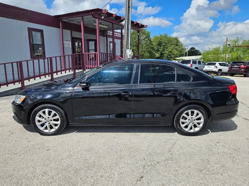 Volkswagen Jetta Sedan Vehicle Image 02
