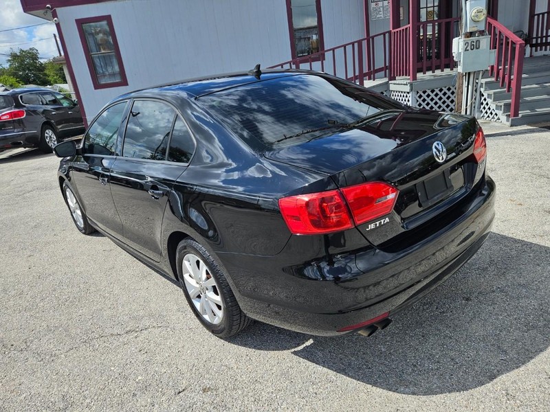 Volkswagen Jetta Sedan Vehicle Image 03