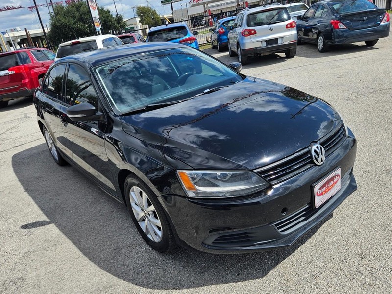 Volkswagen Jetta Sedan Vehicle Image 07