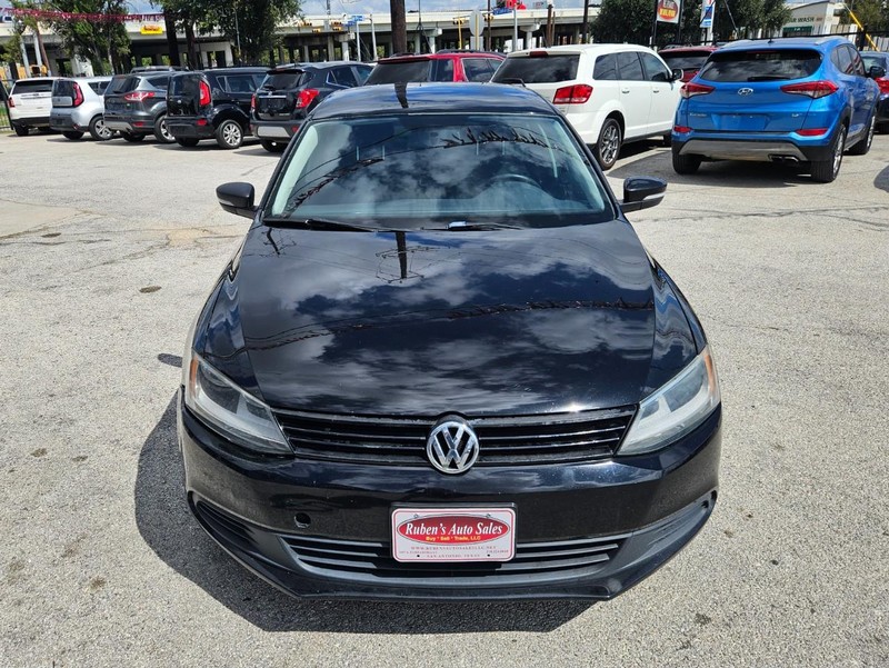 Volkswagen Jetta Sedan Vehicle Image 08