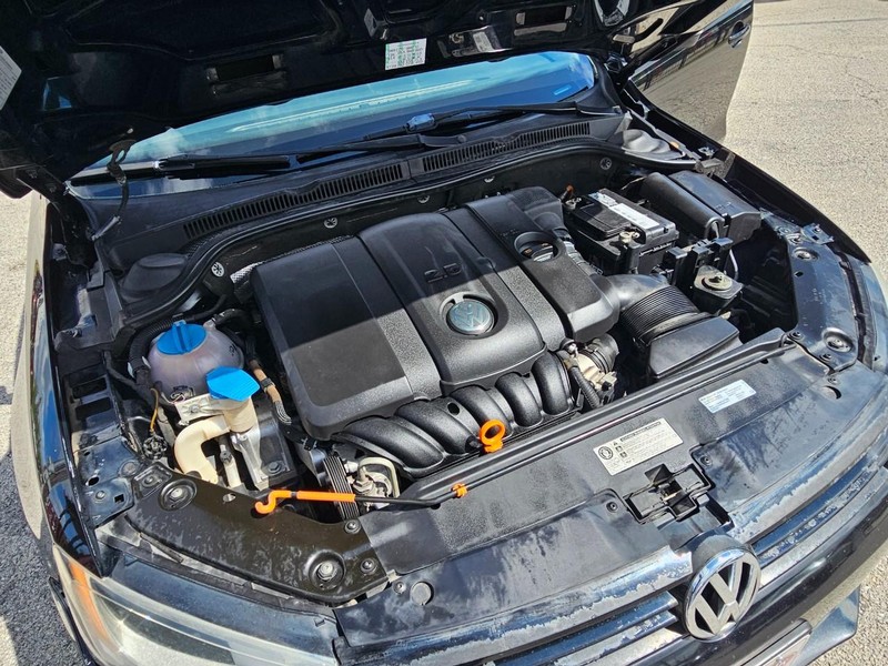 Volkswagen Jetta Sedan Vehicle Image 18