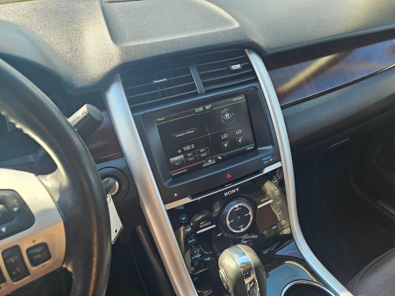Ford Edge Vehicle Image 16