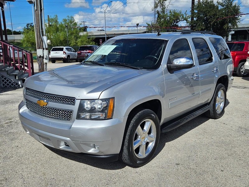 Chevrolet Tahoe Vehicle Full-screen Gallery Image 01