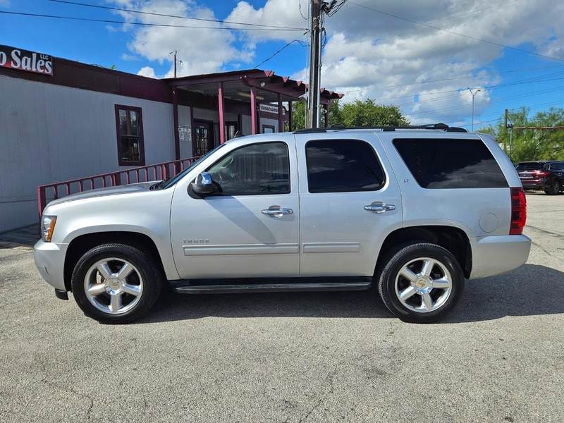 Chevrolet Tahoe Vehicle Full-screen Gallery Image 02