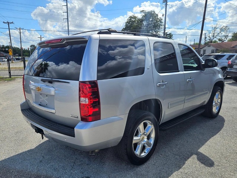 Chevrolet Tahoe Vehicle Full-screen Gallery Image 05