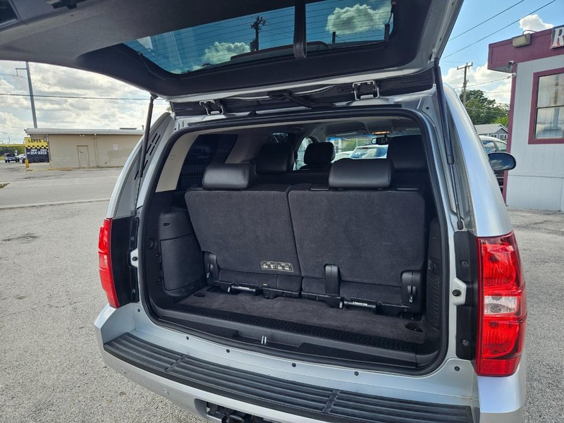 Chevrolet Tahoe Vehicle Full-screen Gallery Image 06