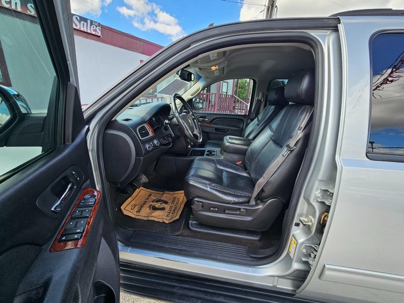 Chevrolet Tahoe Vehicle Full-screen Gallery Image 11