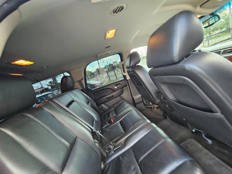 Chevrolet Tahoe Vehicle Full-screen Gallery Image 18