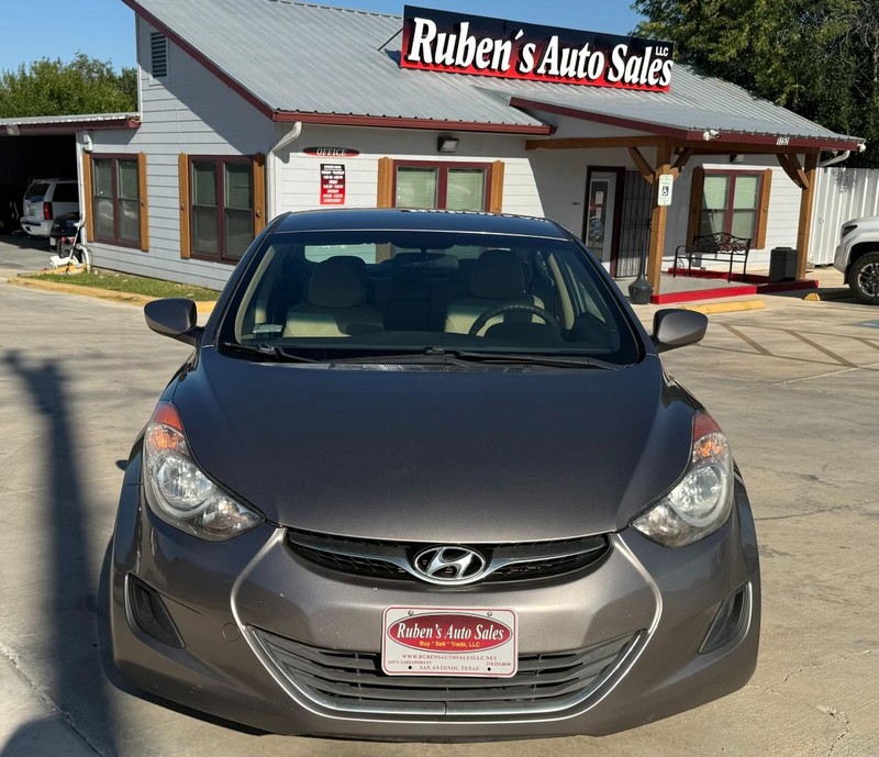 Hyundai Elantra Vehicle Image 08