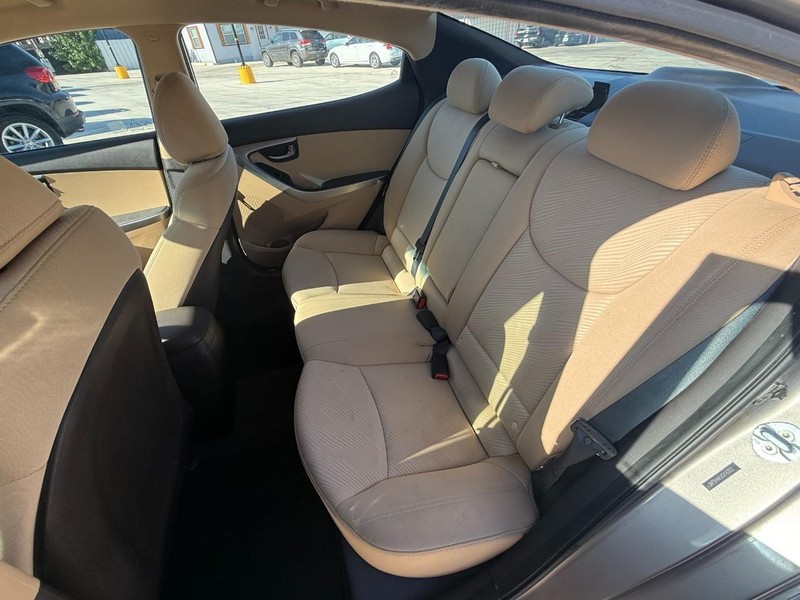 Hyundai Elantra Vehicle Image 12