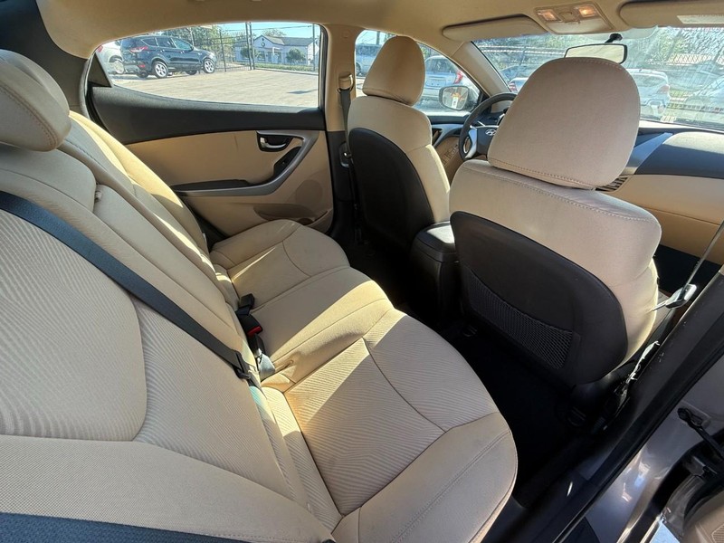Hyundai Elantra Vehicle Image 16