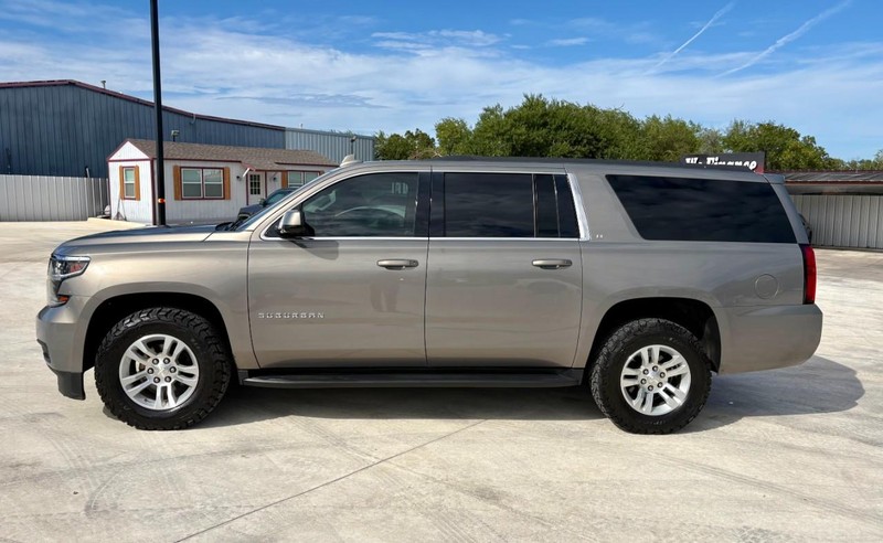 Chevrolet Suburban Vehicle Image 02