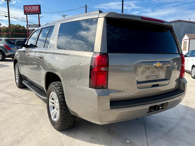 Chevrolet Suburban Vehicle Image 03