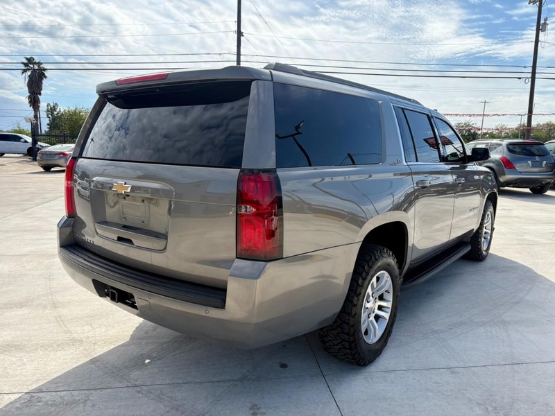 Chevrolet Suburban Vehicle Image 05