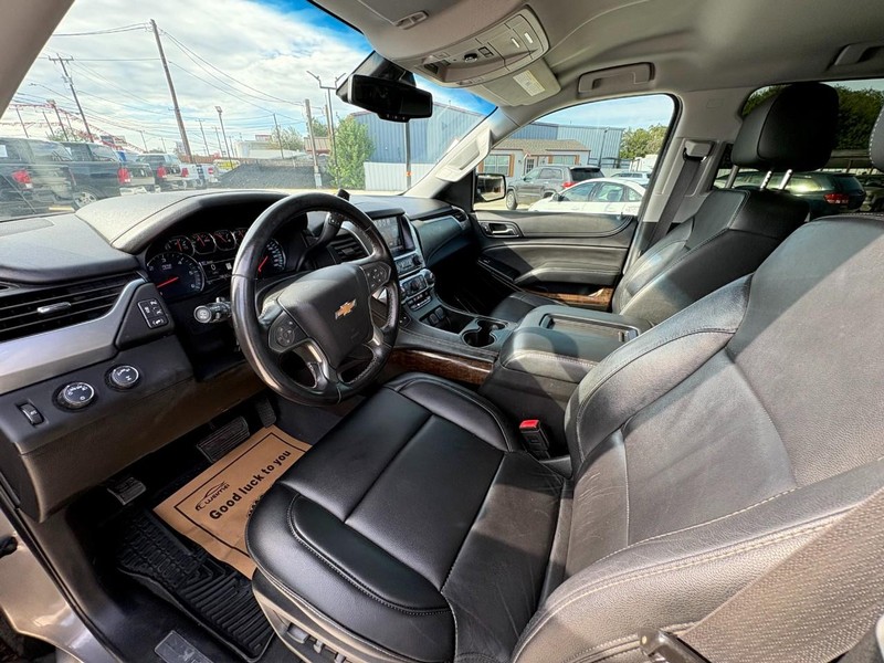 Chevrolet Suburban Vehicle Image 10
