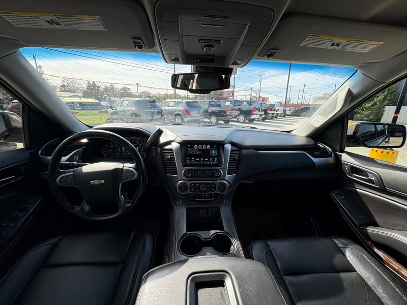 Chevrolet Suburban Vehicle Image 12