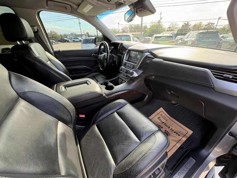 Chevrolet Suburban Vehicle Image 14