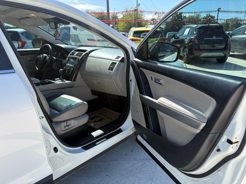 Mazda CX-9 Vehicle Image 11