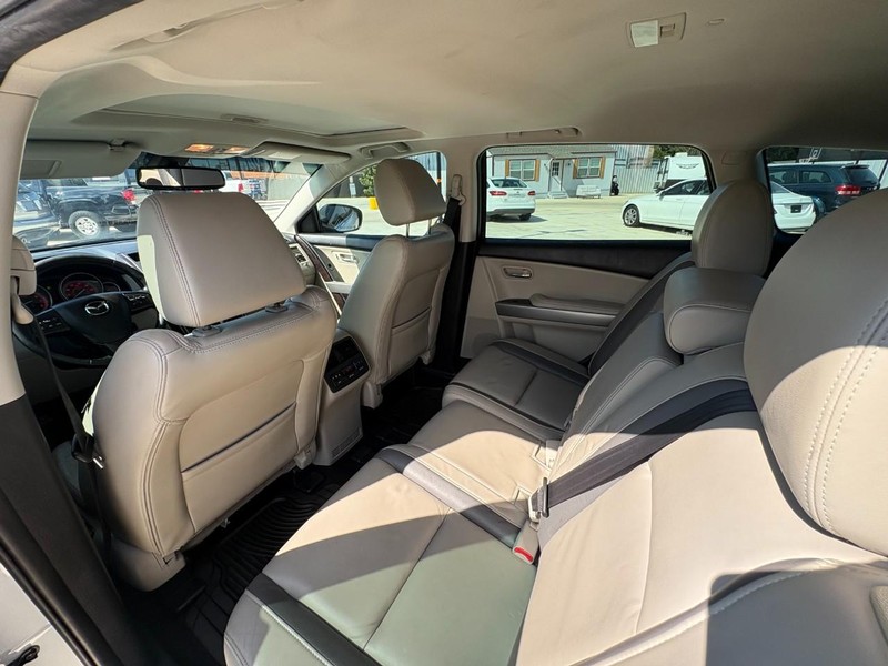 Mazda CX-9 Vehicle Image 14