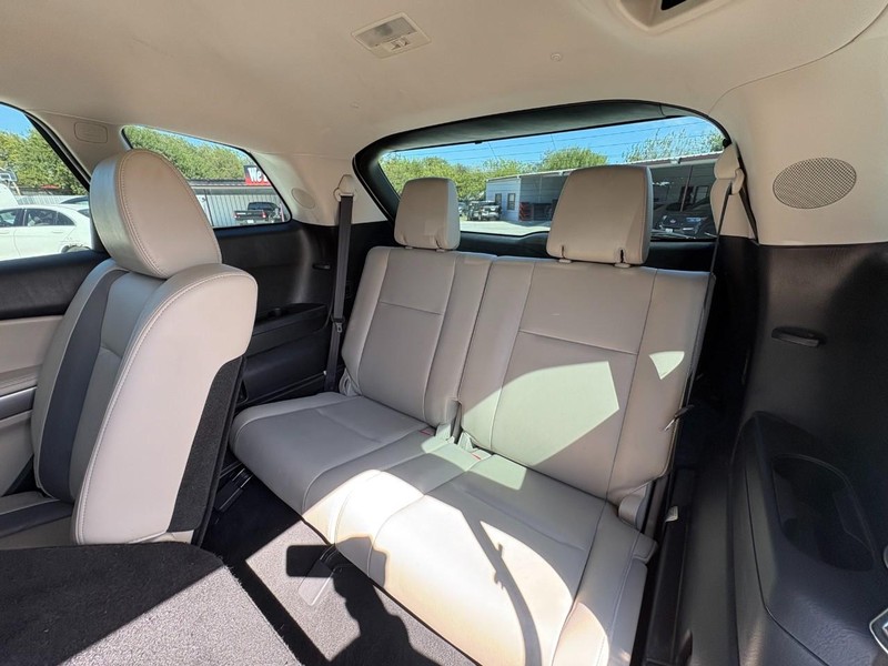 Mazda CX-9 Vehicle Image 15