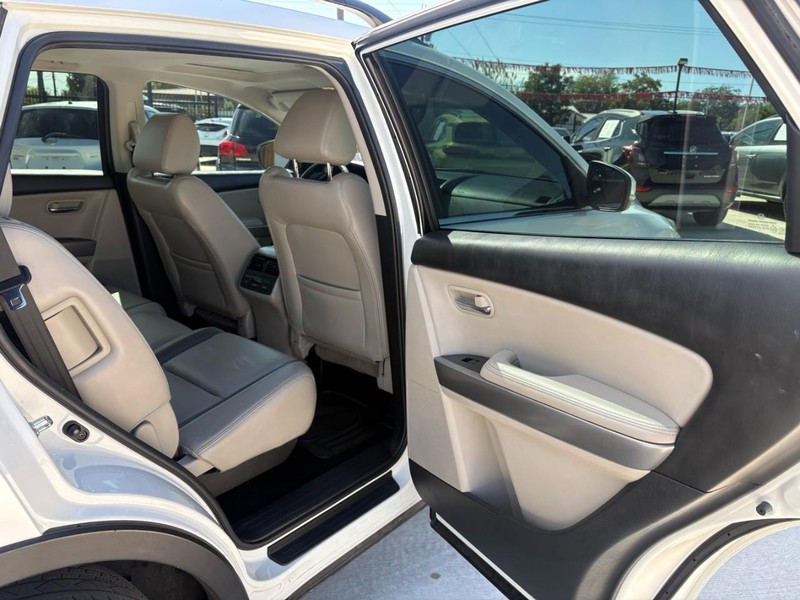 Mazda CX-9 Vehicle Image 16