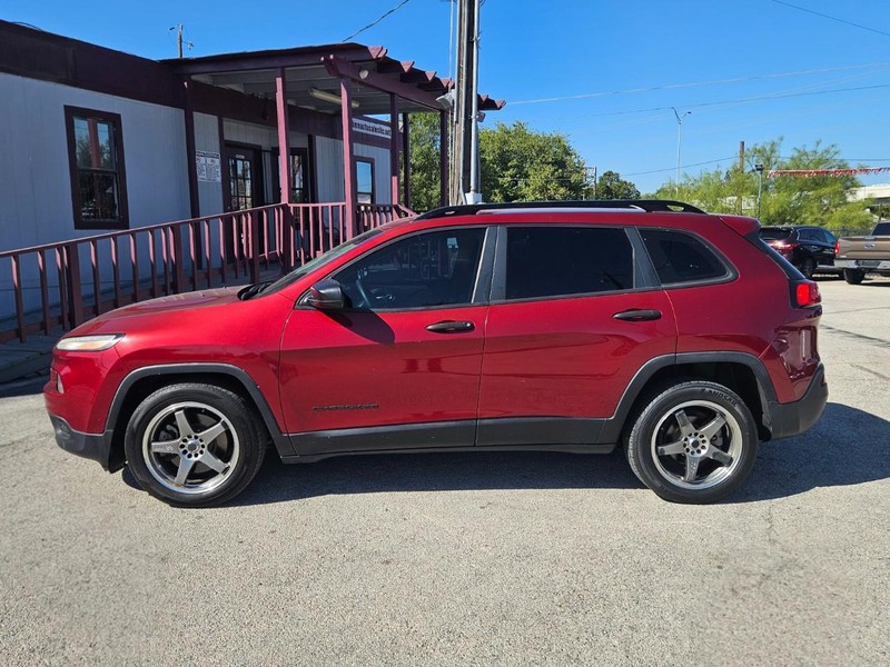 Jeep Cherokee Vehicle Full-screen Gallery Image 02