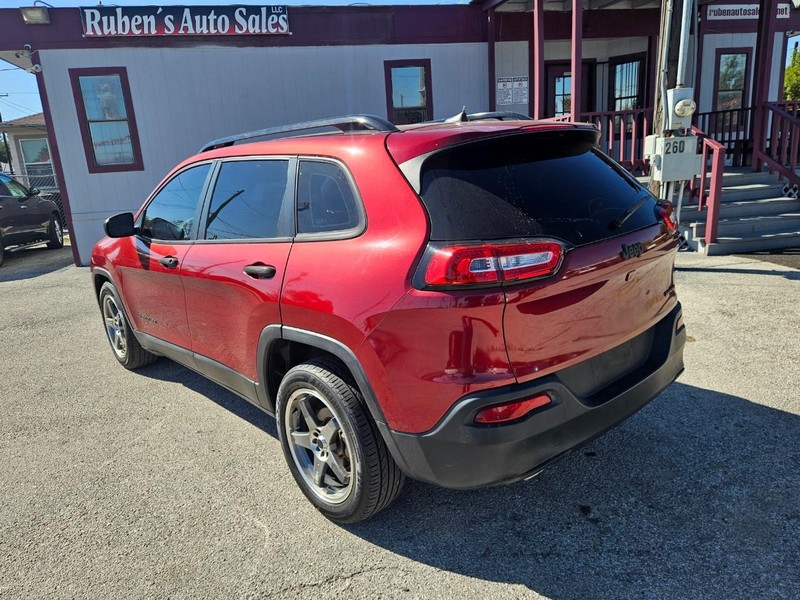 Jeep Cherokee Vehicle Full-screen Gallery Image 03