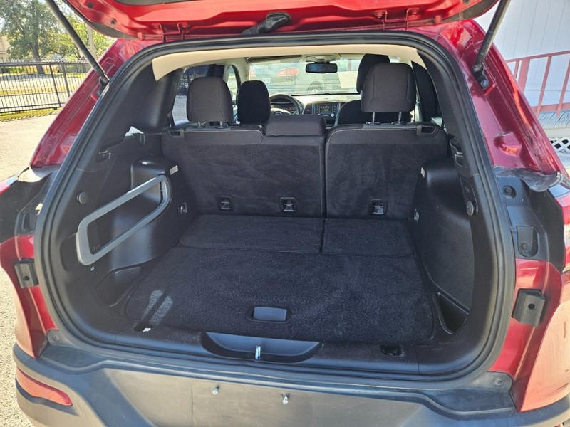 Jeep Cherokee Vehicle Full-screen Gallery Image 05