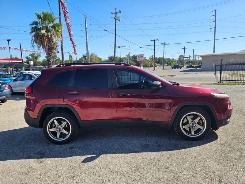 Jeep Cherokee Vehicle Full-screen Gallery Image 07
