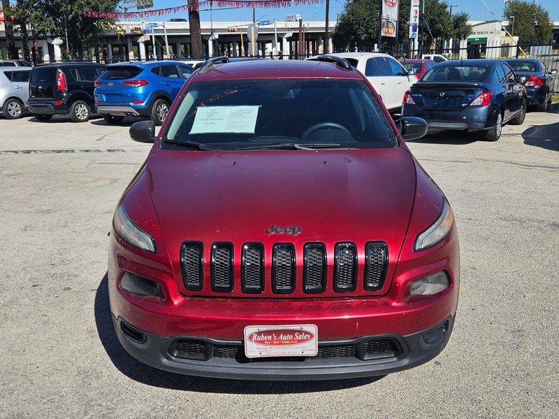 Jeep Cherokee Vehicle Full-screen Gallery Image 09