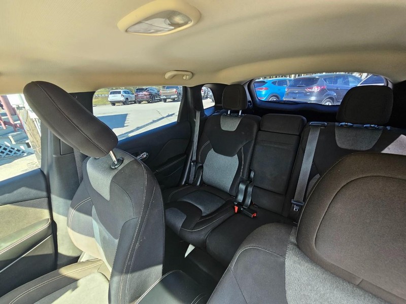 Jeep Cherokee Vehicle Full-screen Gallery Image 14