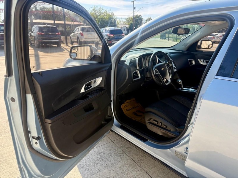 Chevrolet Equinox Vehicle Image 09