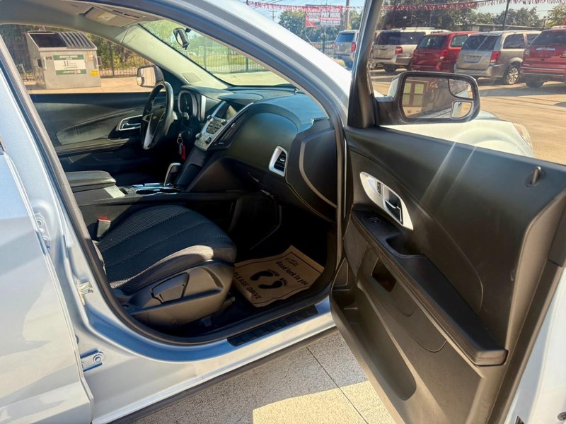 Chevrolet Equinox Vehicle Image 11