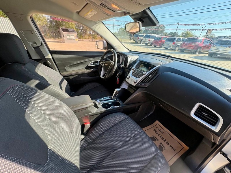 Chevrolet Equinox Vehicle Image 12
