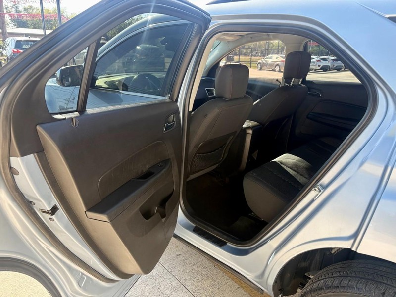 Chevrolet Equinox Vehicle Image 14