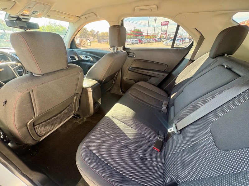 Chevrolet Equinox Vehicle Image 15