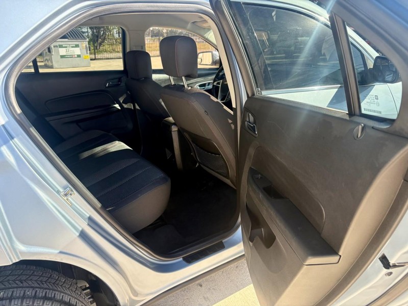 Chevrolet Equinox Vehicle Image 16