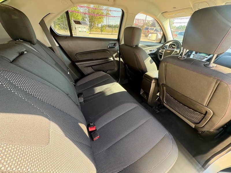 Chevrolet Equinox Vehicle Image 17